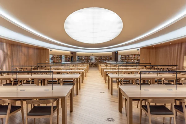 カルガリー アルバータ州 2018 カルガリー インテリアの新しい中央支店のカルガリーの公共図書館 ライブラリは 2018 月にオープンした デジタルオルソ ノルウェーとニューヨークに拠点を置く有名な国際企業である — ストック写真