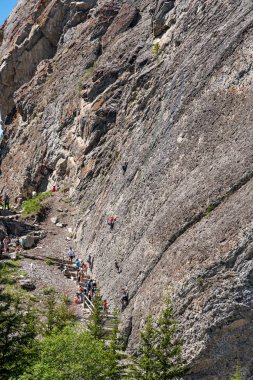  Güney Canadian Rockies içinde Canmore yakın Alberta Kananaskis Country Park sistemi. Bölge yürüyüşçüler ve kaya tırmanıcılar ile çok popüler bir yerdir.