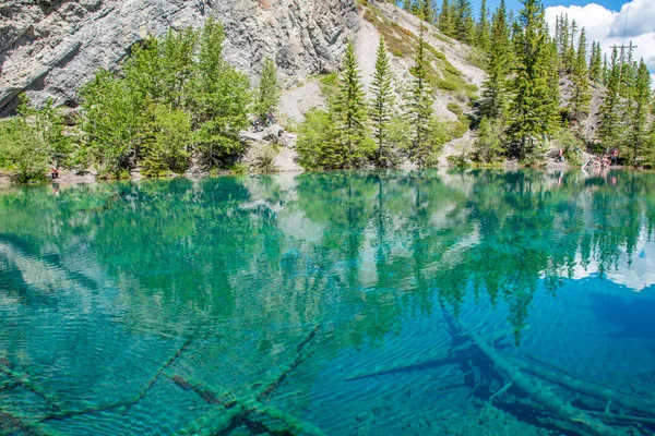 Türkiz Grassi Tavak Közelében Canmore Kanadai Sziklás Hegység Déli Alberta — Stock Fotó