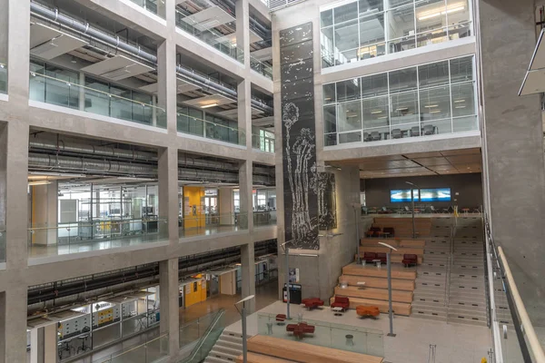 カルガリー アルバータ州 2019年5月31日 カルガリー大学のキャンパス内の近代的な建物のインテリア CのUが成長し 多くの最先端の建物が存在する — ストック写真