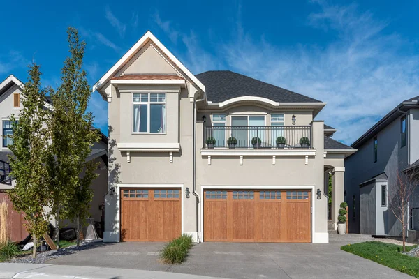 Luxus Haus Sonnigen Tag Calgary Kanada — Stockfoto