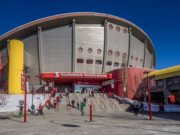 Abanicos Subiendo Los Escalones Scotiabank Saddledome Calgary Alberta Para Una — Foto de Stock