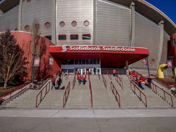 Abanicos Subiendo Los Escalones Scotiabank Saddledome Calgary Alberta Para Una — Foto de Stock