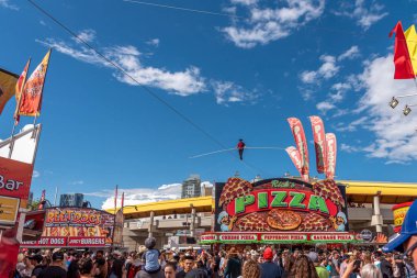 Calgary, Alberta-13 Temmuz 2019: Sights ve Calgary Stampede arazisi sesleri. Calgary Stampede dünyanın en büyük tarım, Rodeo ve midways biridir.