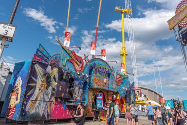 Calgary, Alberta-13 Temmuz 2019: Sights ve Calgary Stampede arazisi sesleri. Calgary Stampede dünyanın en büyük tarım, Rodeo ve midways biridir.