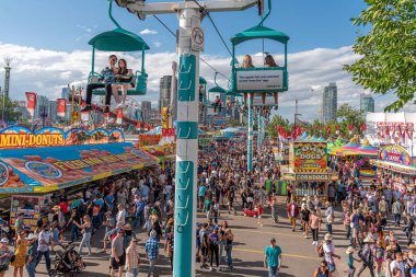 Calgary, Alberta-13 Temmuz 2019: Sights ve Calgary Stampede arazisi sesleri. Calgary Stampede dünyanın en büyük tarım, Rodeo ve midways biridir.