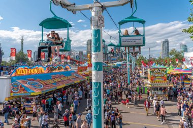 Calgary, Alberta-13 Temmuz 2019: Sights ve Calgary Stampede arazisi sesleri. Calgary Stampede dünyanın en büyük tarım, Rodeo ve midways biridir.