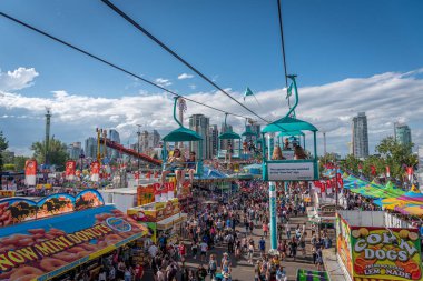 Calgary, Alberta-13 Temmuz 2019: Sights ve Calgary Stampede arazisi sesleri. Calgary Stampede dünyanın en büyük tarım, Rodeo ve midways biridir.