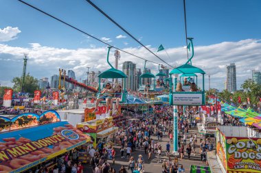 Calgary, Alberta-13 Temmuz 2019: Sights ve Calgary Stampede arazisi sesleri. Calgary Stampede dünyanın en büyük tarım, Rodeo ve midways biridir.