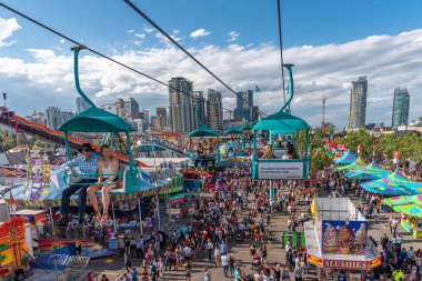Calgary, Alberta-13 Temmuz 2019: Sights ve Calgary Stampede arazisi sesleri. Calgary Stampede dünyanın en büyük tarım, Rodeo ve midways biridir.
