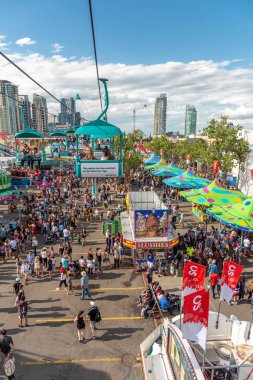 Calgary, Alberta-13 Temmuz 2019: Sights ve Calgary Stampede arazisi sesleri. Calgary Stampede dünyanın en büyük tarım, Rodeo ve midways biridir.