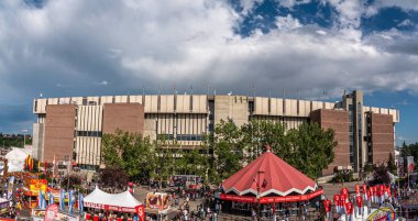 Calgary, Alberta-13 Temmuz 2019: Sights ve Calgary Stampede arazisi sesleri. Calgary Stampede dünyanın en büyük tarım, Rodeo ve midways biridir.