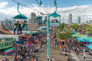 Calgary, Alberta-13 Temmuz 2019: Sights ve Calgary Stampede arazisi sesleri. Calgary Stampede dünyanın en büyük tarım, Rodeo ve midways biridir.