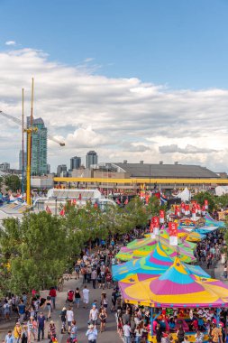 Calgary, Alberta-13 Temmuz 2019: Sights ve Calgary Stampede arazisi sesleri. Calgary Stampede dünyanın en büyük tarım, Rodeo ve midways biridir.