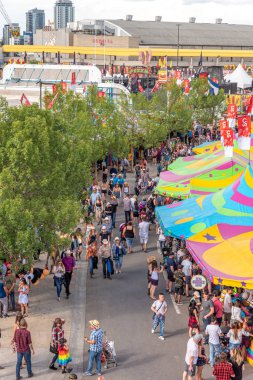 Calgary, Alberta-13 Temmuz 2019: Sights ve Calgary Stampede arazisi sesleri. Calgary Stampede dünyanın en büyük tarım, Rodeo ve midways biridir.