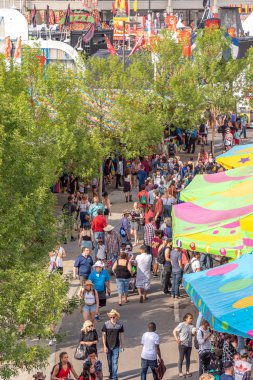 Calgary, Alberta-13 Temmuz 2019: Sights ve Calgary Stampede arazisi sesleri. Calgary Stampede dünyanın en büyük tarım, Rodeo ve midways biridir.