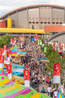 Calgary, Alberta-13 Temmuz 2019: Sights ve Calgary Stampede arazisi sesleri. Calgary Stampede dünyanın en büyük tarım, Rodeo ve midways biridir.