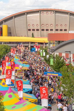 Calgary, Alberta-13 Temmuz 2019: Sights ve Calgary Stampede arazisi sesleri. Calgary Stampede dünyanın en büyük tarım, Rodeo ve midways biridir.