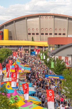 Calgary, Alberta-13 Temmuz 2019: Sights ve Calgary Stampede arazisi sesleri. Calgary Stampede dünyanın en büyük tarım, Rodeo ve midways biridir.