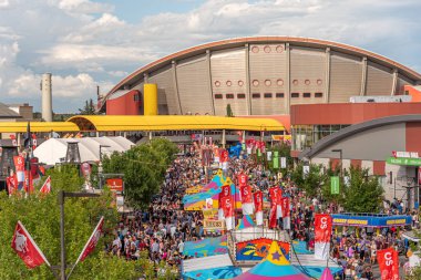 Calgary, Alberta-13 Temmuz 2019: Sights ve Calgary Stampede arazisi sesleri. Calgary Stampede dünyanın en büyük tarım, Rodeo ve midways biridir.