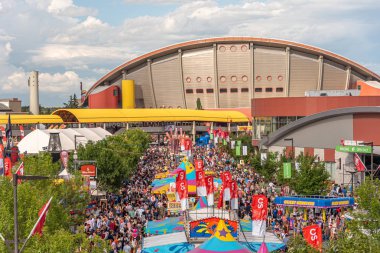 Calgary, Alberta-13 Temmuz 2019: Sights ve Calgary Stampede arazisi sesleri. Calgary Stampede dünyanın en büyük tarım, Rodeo ve midways biridir.