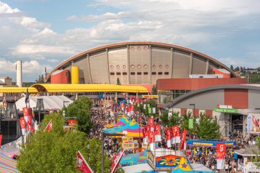 Calgary, Alberta-13 Temmuz 2019: Sights ve Calgary Stampede arazisi sesleri. Calgary Stampede dünyanın en büyük tarım, Rodeo ve midways biridir.