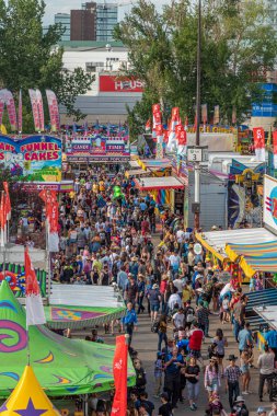 Calgary, Alberta-13 Temmuz 2019: Sights ve Calgary Stampede arazisi sesleri. Calgary Stampede dünyanın en büyük tarım, Rodeo ve midways biridir.