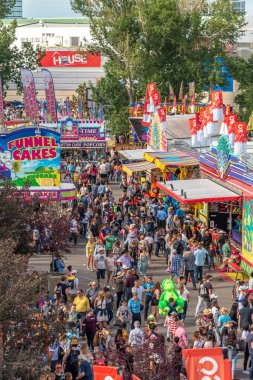 Calgary, Alberta-13 Temmuz 2019: Sights ve Calgary Stampede arazisi sesleri. Calgary Stampede dünyanın en büyük tarım, Rodeo ve midways biridir.
