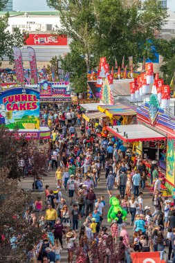 Calgary, Alberta-13 Temmuz 2019: Sights ve Calgary Stampede arazisi sesleri. Calgary Stampede dünyanın en büyük tarım, Rodeo ve midways biridir.