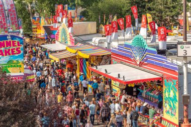Calgary, Alberta-13 Temmuz 2019: Sights ve Calgary Stampede arazisi sesleri. Calgary Stampede dünyanın en büyük tarım, Rodeo ve midways biridir.