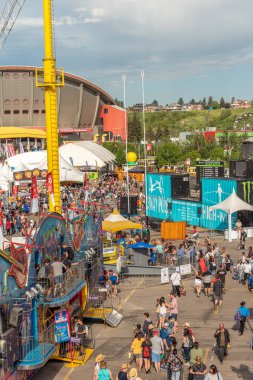 Calgary, Alberta-13 Temmuz 2019: Sights ve Calgary Stampede arazisi sesleri. Calgary Stampede dünyanın en büyük tarım, Rodeo ve midways biridir.
