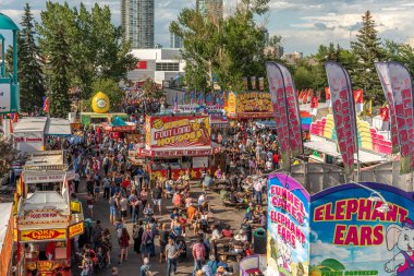 Calgary, Alberta-13 Temmuz 2019: Sights ve Calgary Stampede arazisi sesleri. Calgary Stampede dünyanın en büyük tarım, Rodeo ve midways biridir.