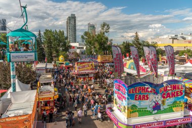 Calgary, Alberta-13 Temmuz 2019: Sights ve Calgary Stampede arazisi sesleri. Calgary Stampede dünyanın en büyük tarım, Rodeo ve midways biridir.