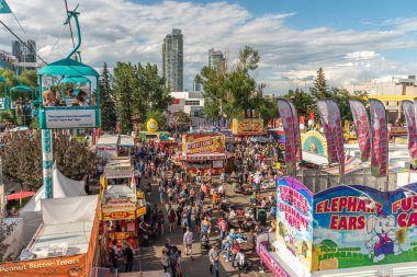 Calgary, Alberta-13 Temmuz 2019: Sights ve Calgary Stampede arazisi sesleri. Calgary Stampede dünyanın en büyük tarım, Rodeo ve midways biridir.