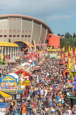 Calgary, Alberta-13 Temmuz 2019: Sights ve Calgary Stampede arazisi sesleri. Calgary Stampede dünyanın en büyük tarım, Rodeo ve midways biridir.