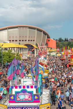Calgary, Alberta-13 Temmuz 2019: Sights ve Calgary Stampede arazisi sesleri. Calgary Stampede dünyanın en büyük tarım, Rodeo ve midways biridir.