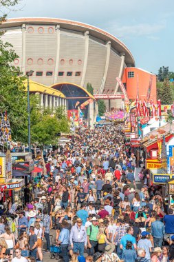 Calgary, Alberta-13 Temmuz 2019: Sights ve Calgary Stampede arazisi sesleri. Calgary Stampede dünyanın en büyük tarım, Rodeo ve midways biridir.