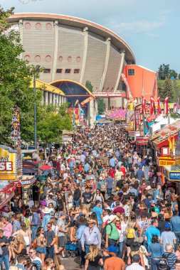 Calgary, Alberta-13 Temmuz 2019: Sights ve Calgary Stampede arazisi sesleri. Calgary Stampede dünyanın en büyük tarım, Rodeo ve midways biridir.