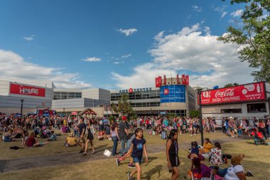 Calgary, Alberta-13 Temmuz 2019: Sights ve Calgary Stampede arazisi sesleri. Calgary Stampede dünyanın en büyük tarım, Rodeo ve midways biridir.