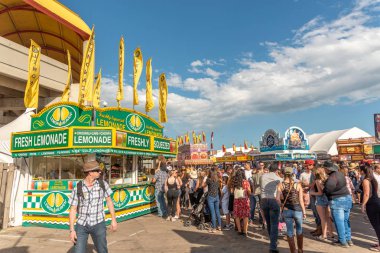 Calgary, Alberta-13 Temmuz 2019: Sights ve Calgary Stampede arazisi sesleri. Calgary Stampede dünyanın en büyük tarım, Rodeo ve midways biridir.