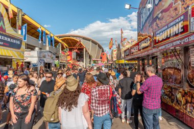 Calgary, Alberta-13 Temmuz 2019: Sights ve Calgary Stampede arazisi sesleri. Calgary Stampede dünyanın en büyük tarım, Rodeo ve midways biridir.