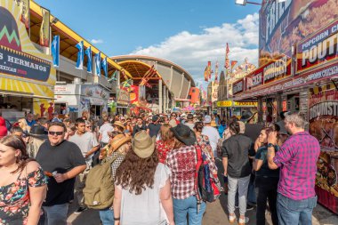 Calgary, Alberta-13 Temmuz 2019: Sights ve Calgary Stampede arazisi sesleri. Calgary Stampede dünyanın en büyük tarım, Rodeo ve midways biridir.