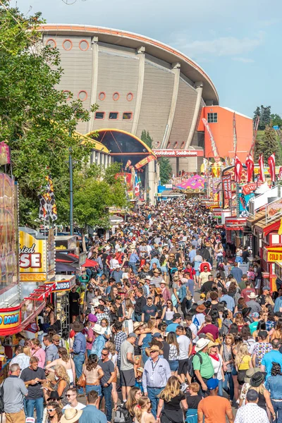 Calgary, Alberta-13 Temmuz 2019: Sights ve Calgary Stampede arazisi sesleri. Calgary Stampede dünyanın en büyük tarım, Rodeo ve midways biridir.
