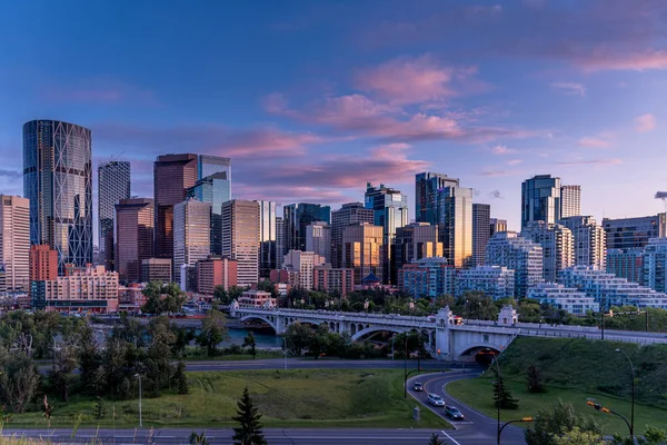 Panoramę Miasta Calgary Letni Wieczór Alberta Kanada — Zdjęcie stockowe