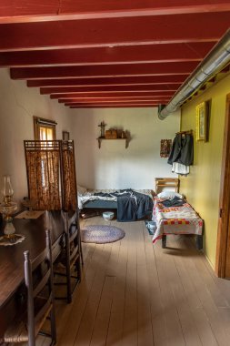 Batoche, Saskatchewan - 6 Ağustos 2019: St. Antoine de Padoue Papaz Evi. Kanada 'nın Batoche Ulusal Tarihi Alanı' nda yer almaktadır..