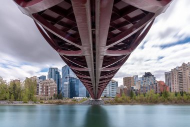 İkonik Barış Köprüsü manzarası