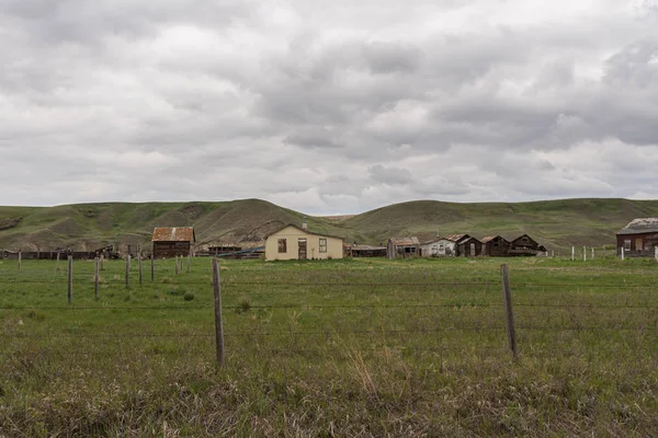 Een Oude Verlaten Boerderij Het Platteland Van Alberta — Stockfoto