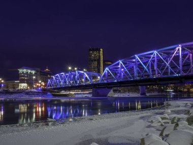 Kış boyunca Calgary Skyline 'ın güzel bir manzarası.. 