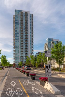 Calgary, Alberta - 12 Haziran 2020: Calgary Alberta 'da özel bir bisiklet yolu manzarası.