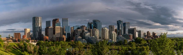 View Calgary Skyline Beautiful Spring Evening — Stock Photo, Image